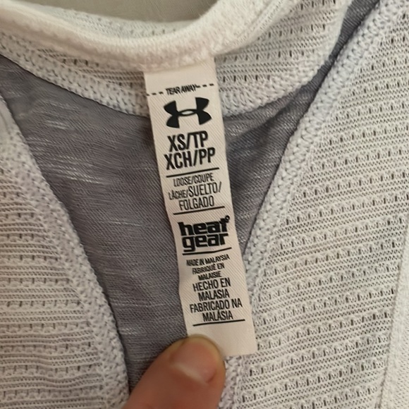 Under Armour Gray & White Women’s Racerback Loose Sleeveless Tank Top XS - Picture 7 of 9